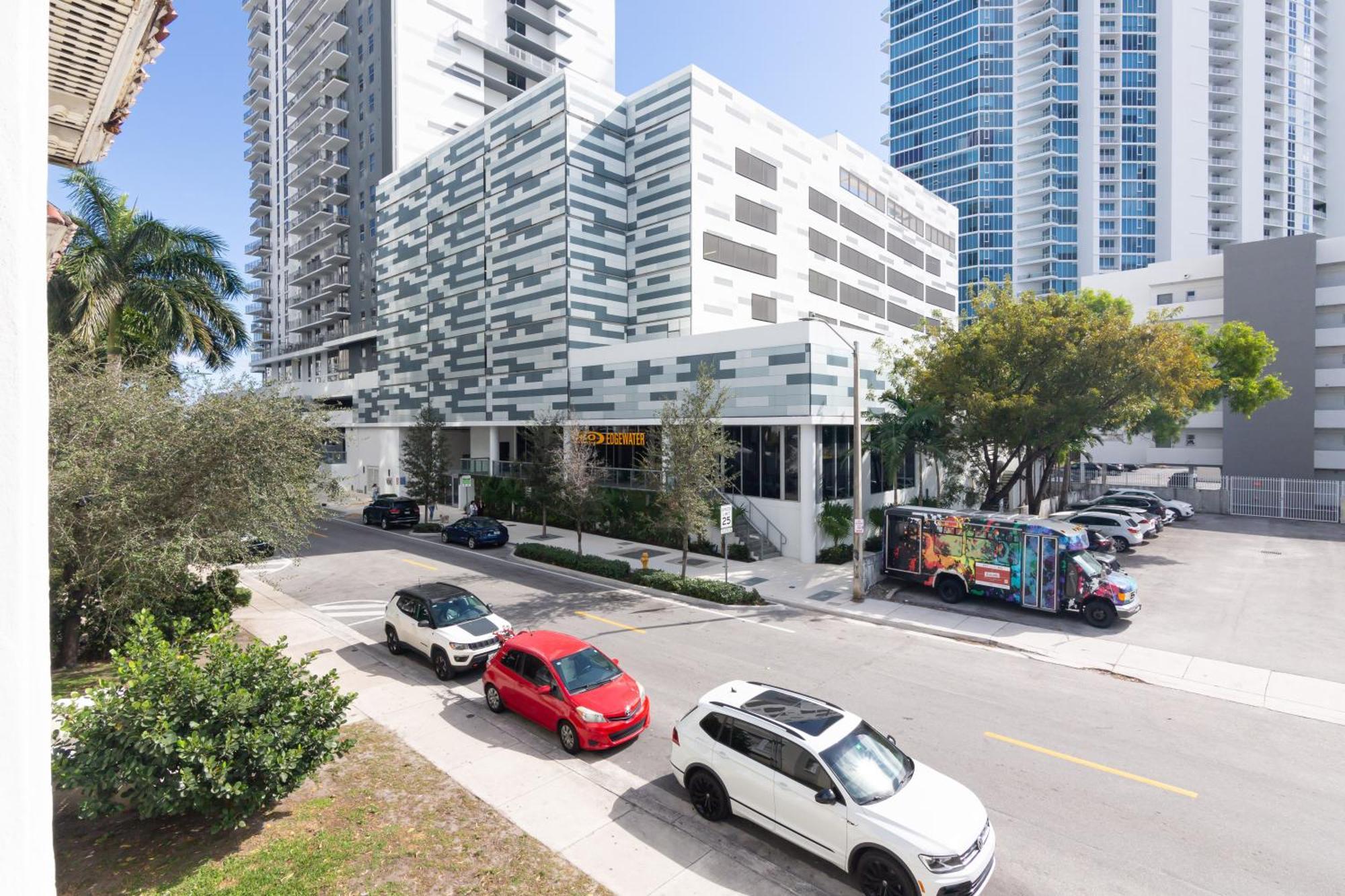 Апартаменты 2-Bdrm -Heart Wynwood & Edgewater- Private Parking Майами Экстерьер фото